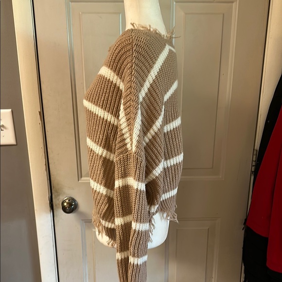Rue21 V-Neck Sweater Tan and White Ribbed Knit - Picture 3 of 6